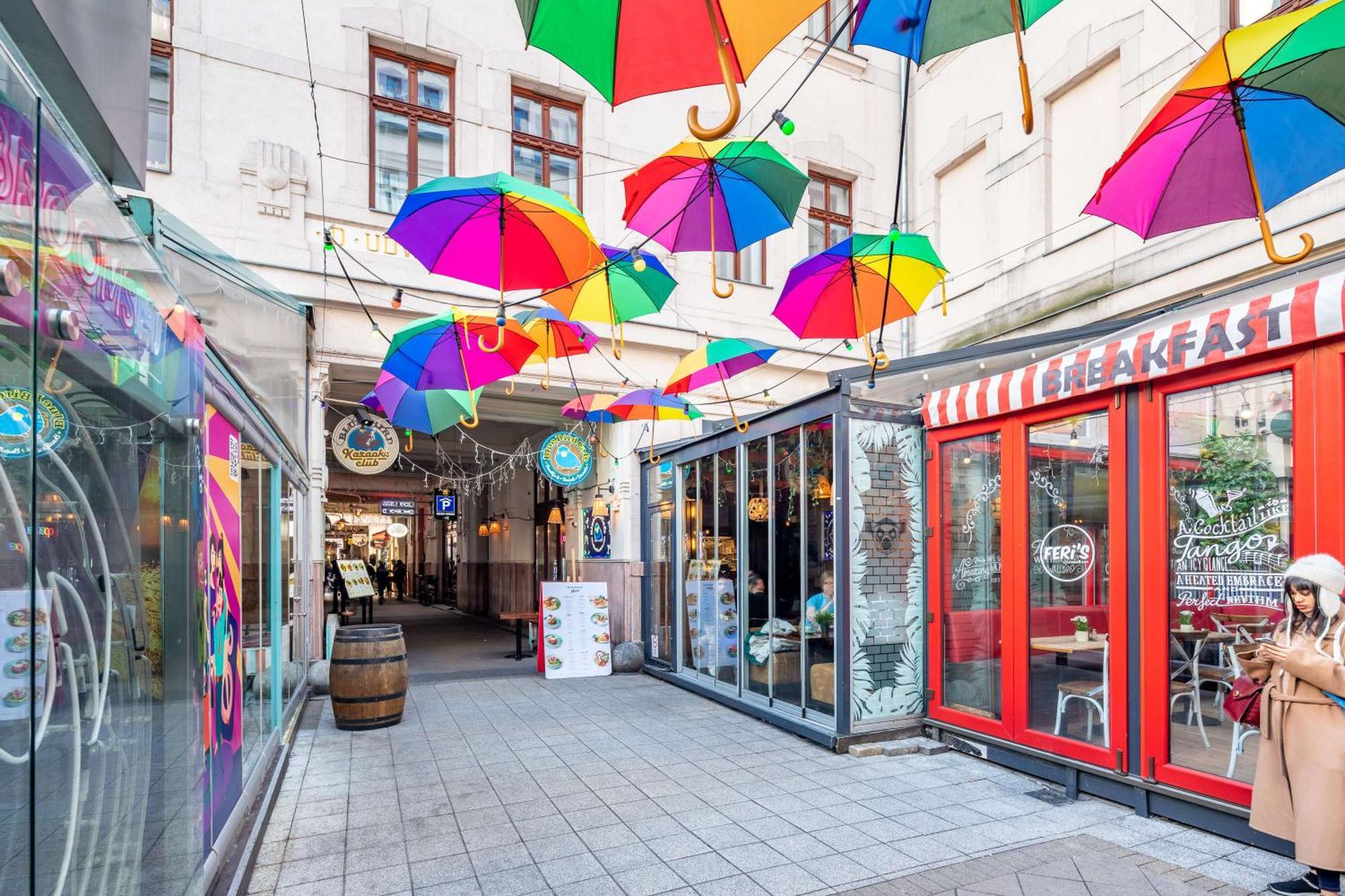 Super Central - Very Lively Area - In Gozsdu Budapest Exterior photo