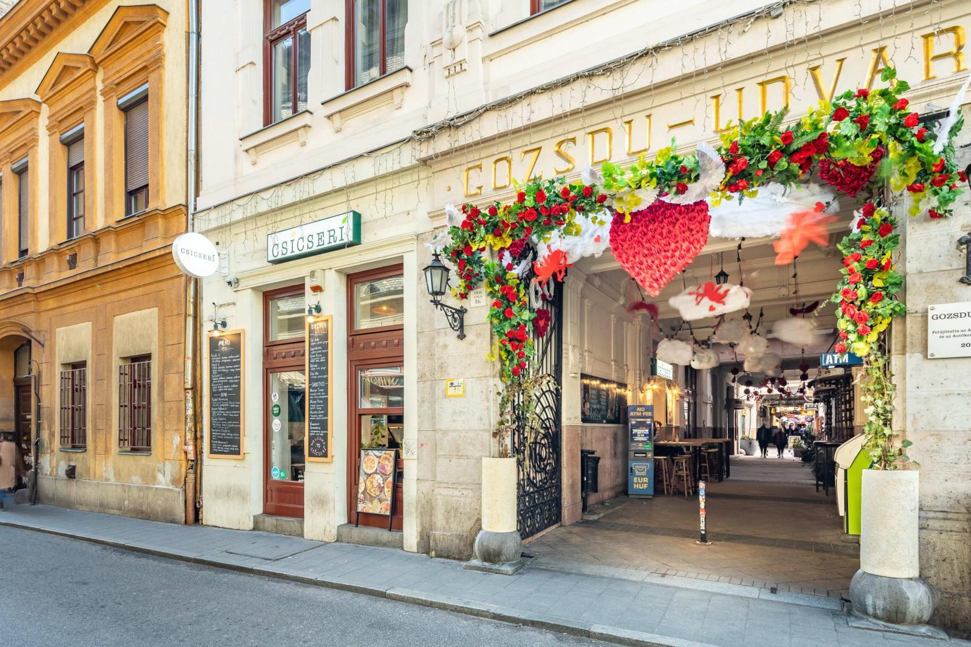 Super Central - Very Lively Area - In Gozsdu Budapest Exterior photo
