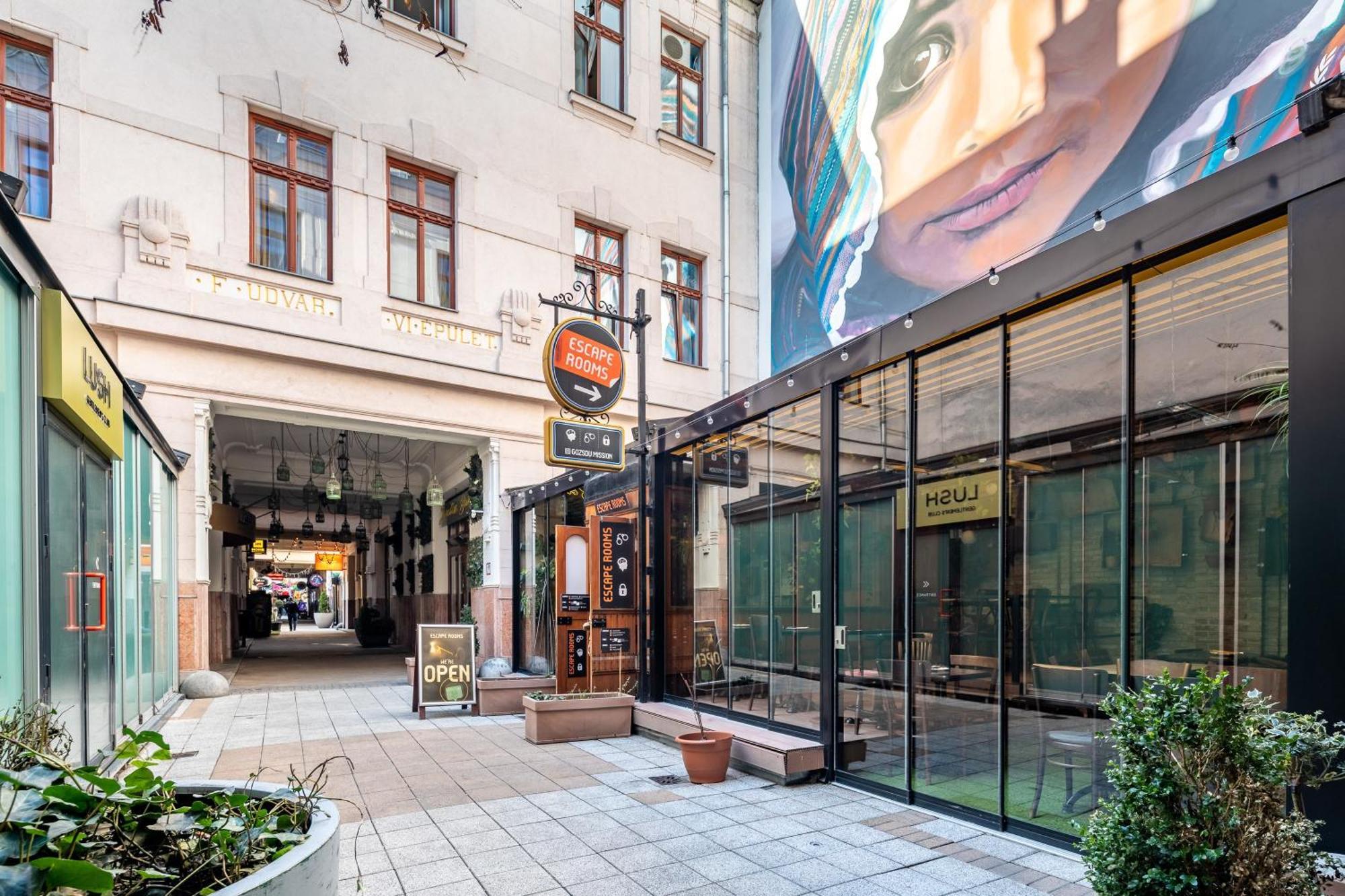 Super Central - Very Lively Area - In Gozsdu Budapest Exterior photo