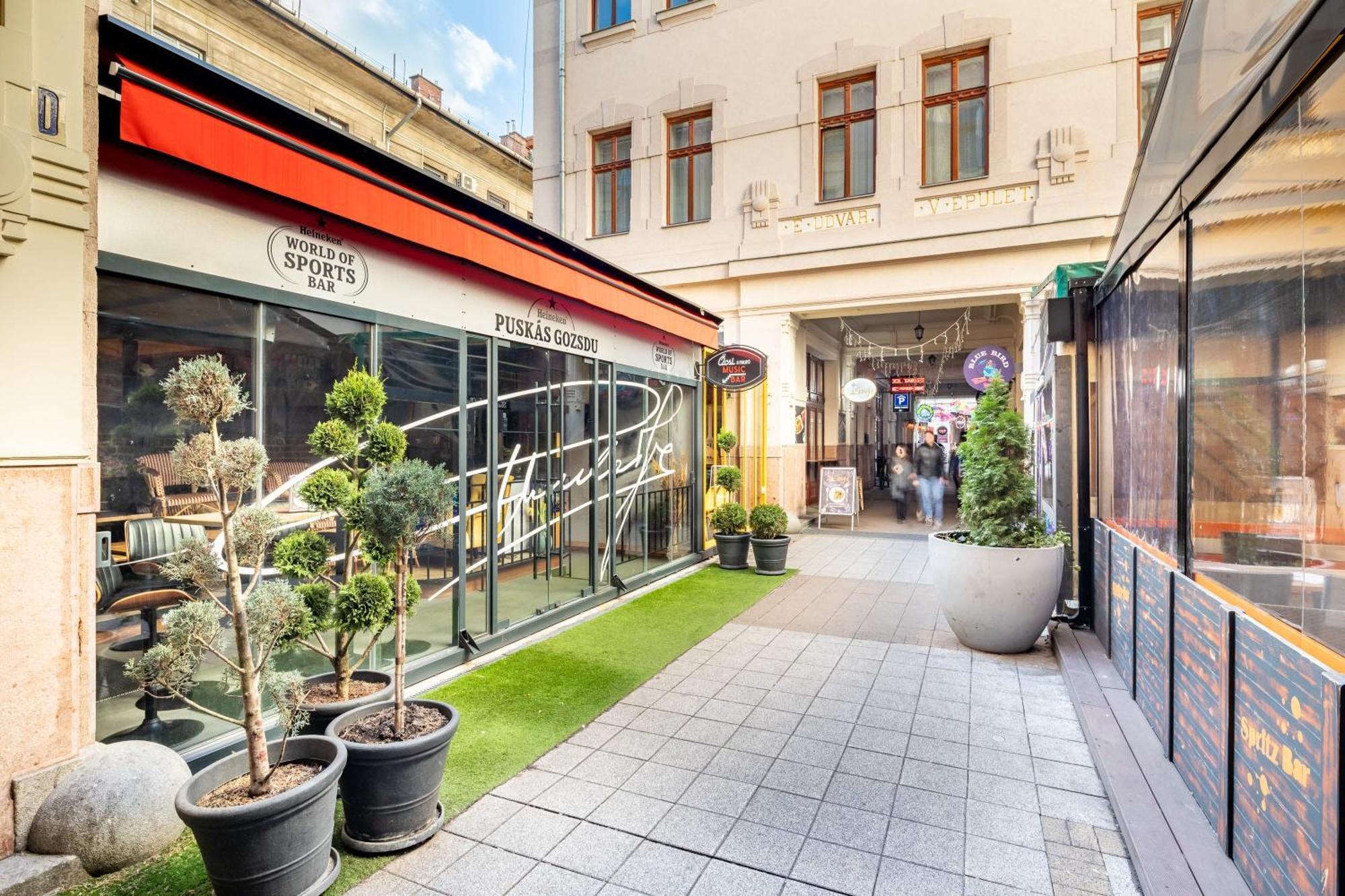 Super Central - Very Lively Area - In Gozsdu Budapest Exterior photo