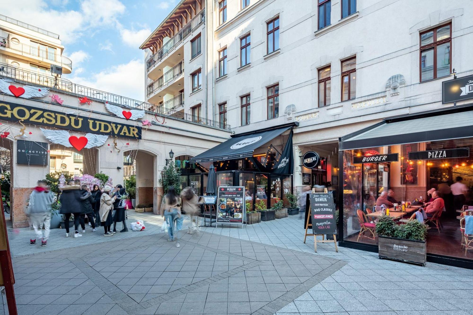 Super Central - Very Lively Area - In Gozsdu Budapest Exterior photo